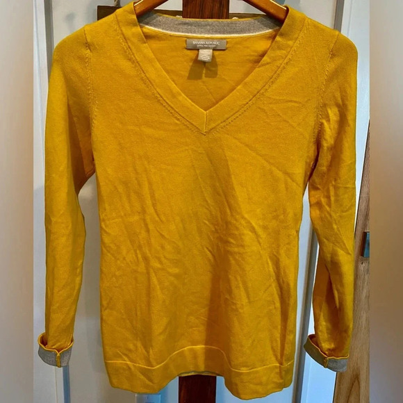 Banana Republic Women’s V-Neck Extra Fine Merino Wool Spandex Gold/Yellow XS EUC - Picture 2 of 9